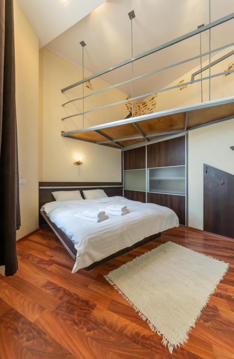 Comfortable Apartment On Mikhaylovskiy Lane Kyiv Exterior photo