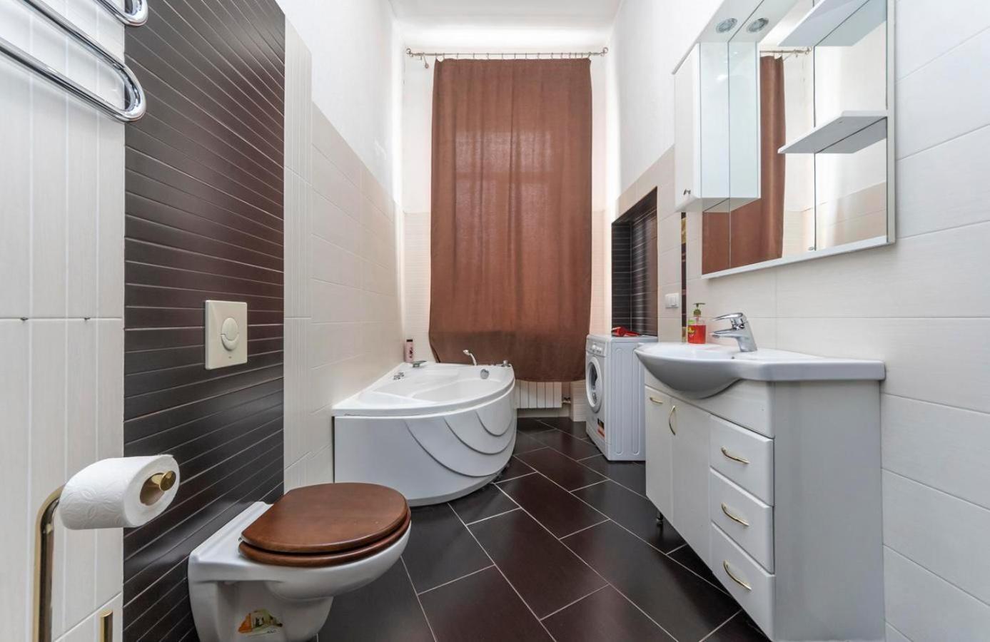Comfortable Apartment On Mikhaylovskiy Lane Kyiv Exterior photo