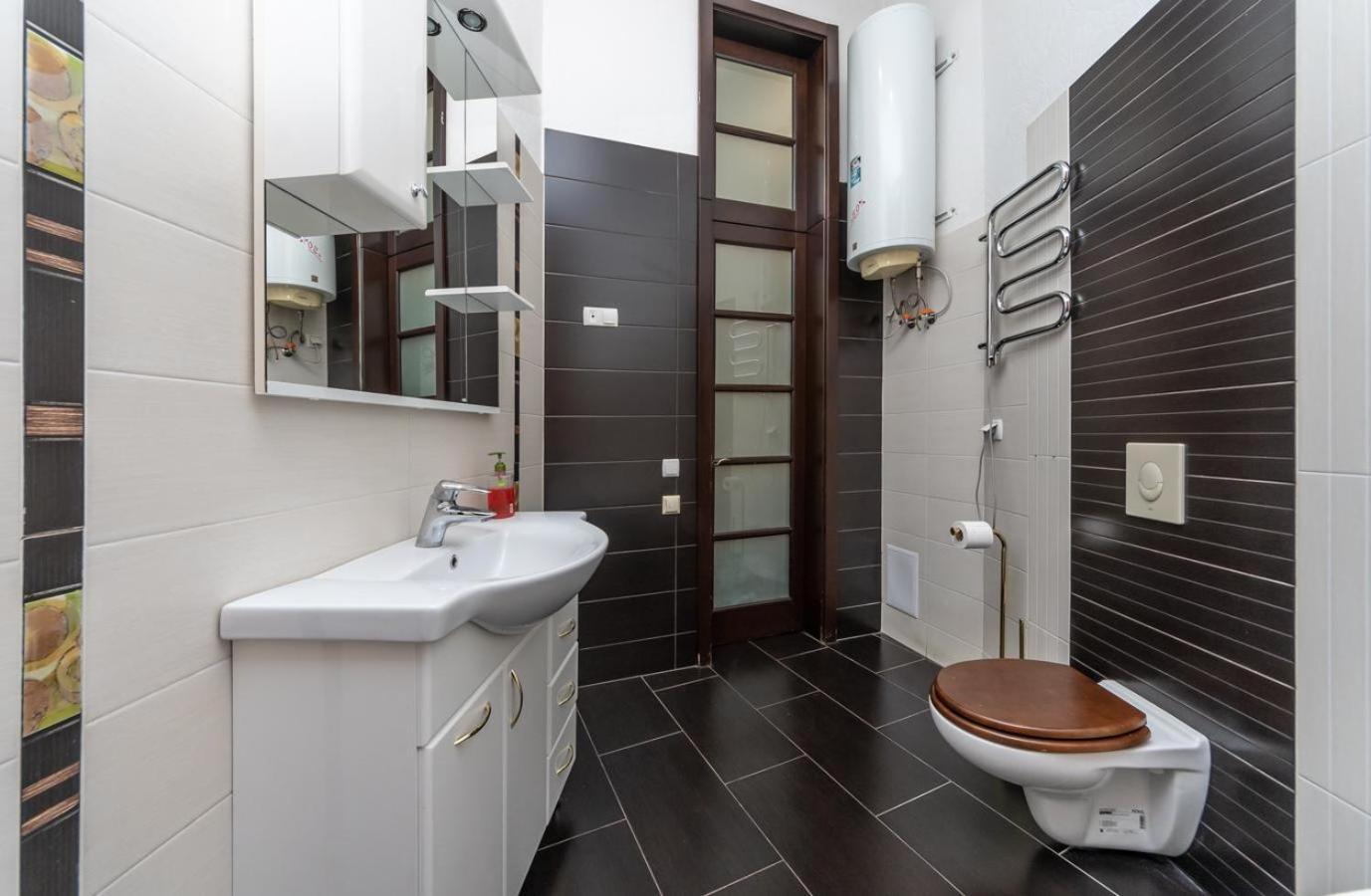 Comfortable Apartment On Mikhaylovskiy Lane Kyiv Exterior photo